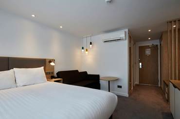 Family Rooms in Leicester holiday-inn-leicester-wigston-family-room.jpg (1)
