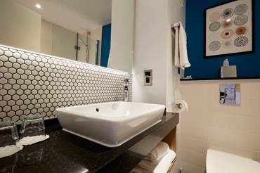 Standard Rooms in Leicester holiday-inn-leicester-wigston-king-bathroom-sink.jpg