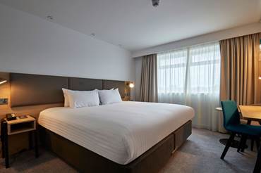 Standard Rooms in Leicester holiday-inn-leicester-wigston-king-bedroom.jpg