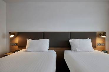 Standard Rooms in Leicester holiday-inn-leicester-wigston-twin-bed.jpg