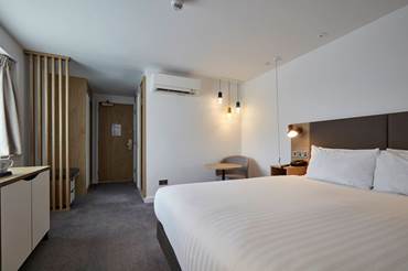 Executive Rooms in Leicester holiday-inn-leicester-wigston-accessible-bedroom.jpg