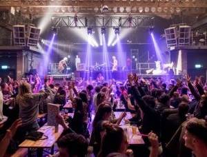 THE CHRISTMAS CRACKER