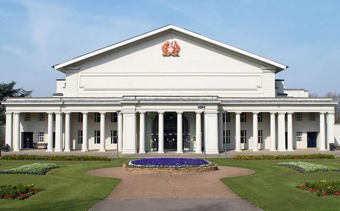 DE MONTFORT HALL