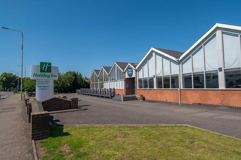 holiday-inn-leicester-wigston-hotel-drive-way.jpg