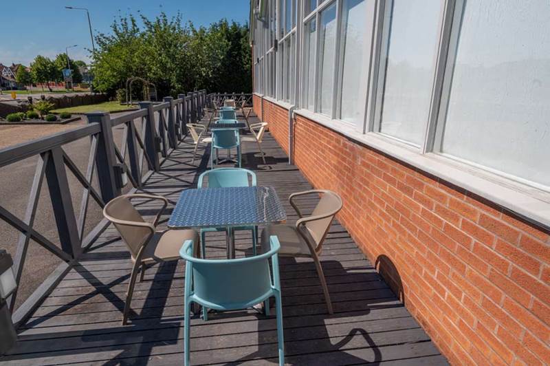 bella-italia-wigston-outdoor-seating.jpg