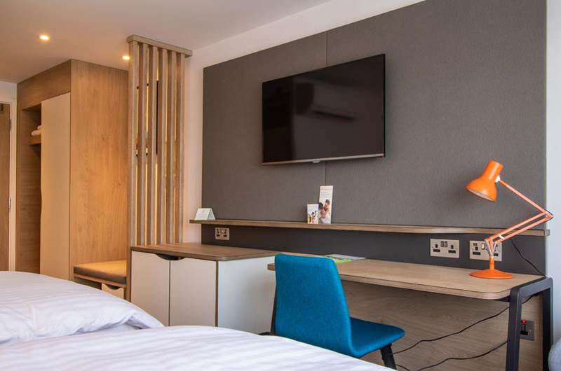 holiday-inn-leicester-wigston-hotel-family-room.jpg