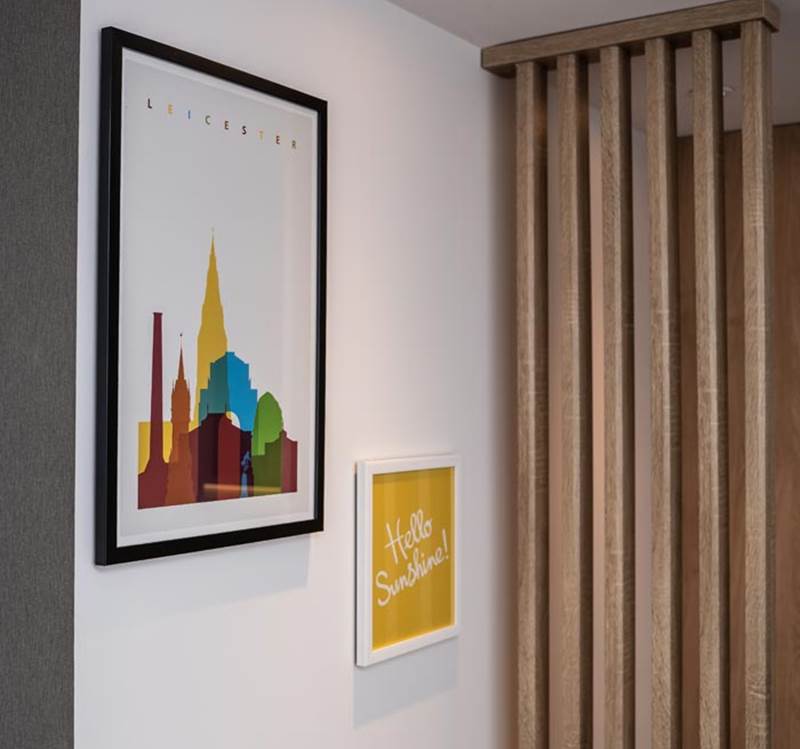 holiday-inn-leicester-wigston-hotel-wall-decoration.jpg