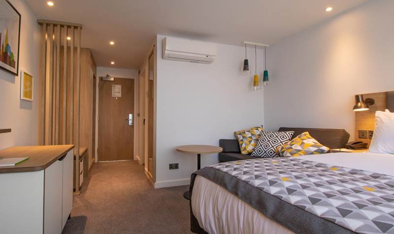 standard-double-holiday-inn-leicester-wigston.jpg