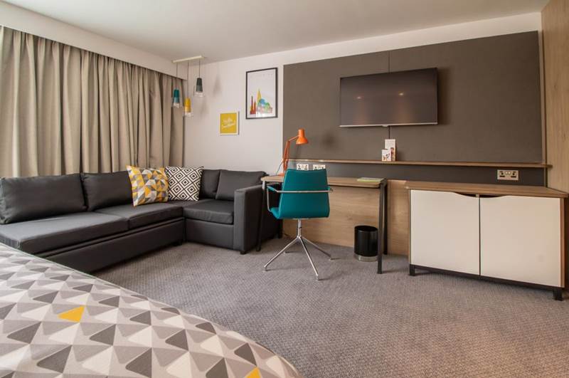 executive-bedroom-holiday-inn-leicester-wigston-hotel.jpg