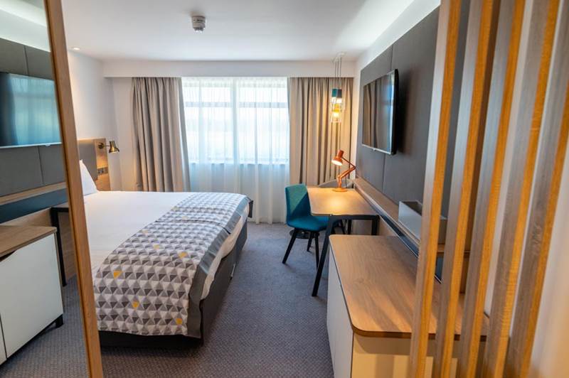 family-bedroom-view-holiday-inn-leicester-wigston.jpg