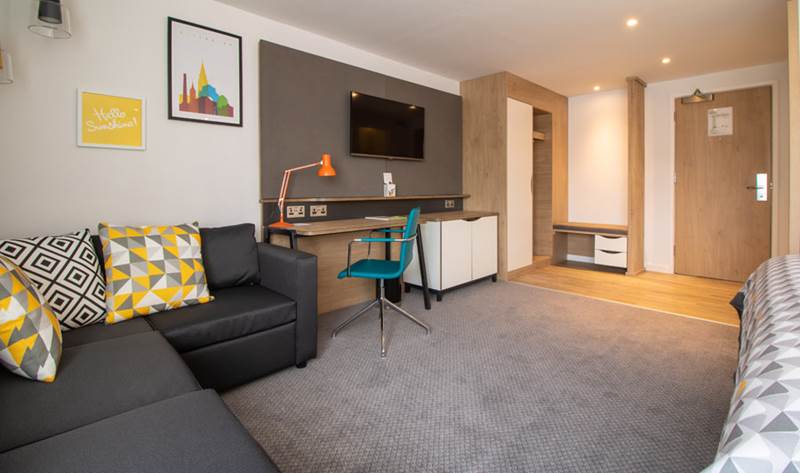holiday-inn-leicester-wigston-hotel-executive-room-view.jpg