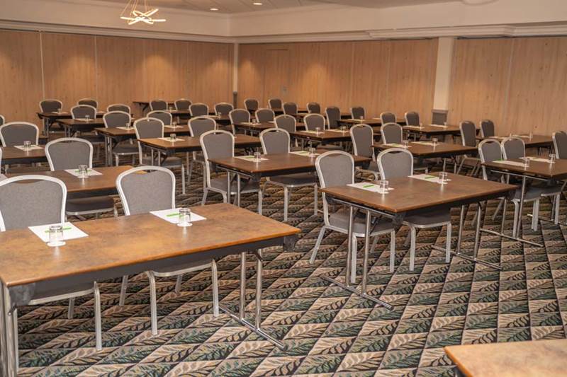 holiday-inn-leicester-wigston-stage-suite-meetingroom.jpg