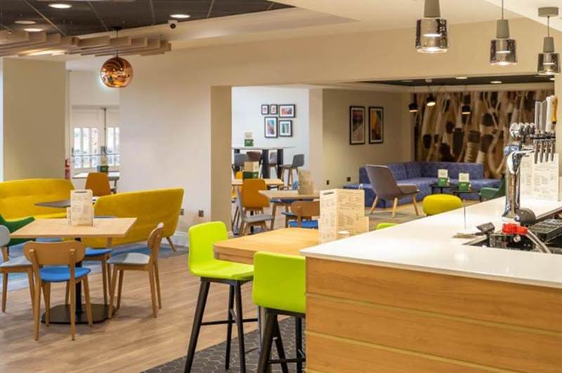 lounge-of-holiday-inn-leicester-wigston.jpg
