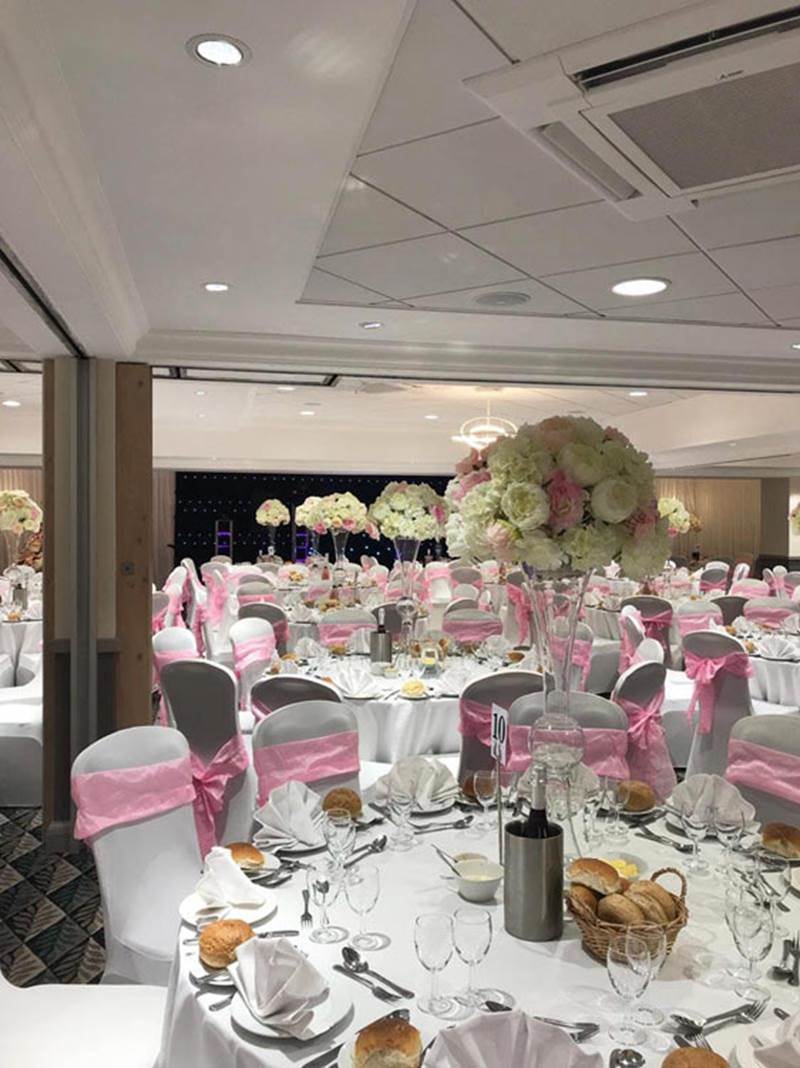 asian-wedding-table-of-holiday-inn-leicester-wigston.jpg