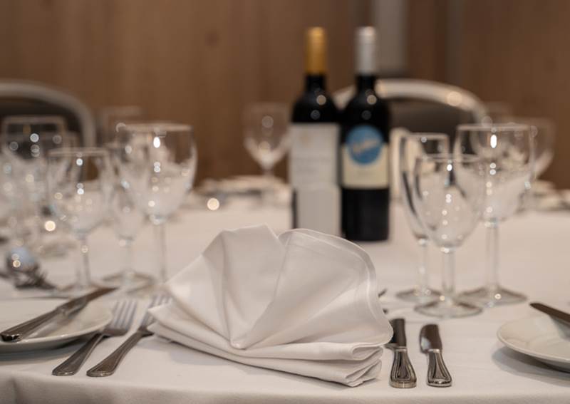 holiday-inn-leicester-wigston-hotel-wedding-hall-table.jpg