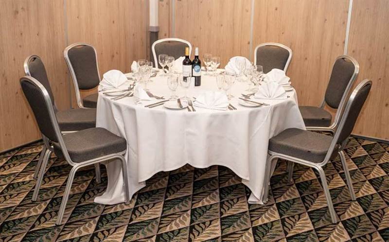 holiday-inn-leicester-wigston-hotel-wedding-table.jpg