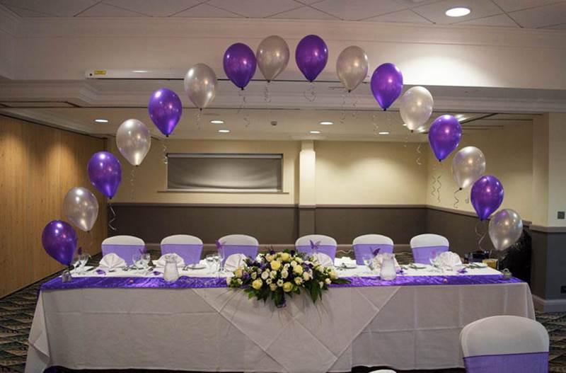 holiday-inn-leicester-wigston-hotel-wedding-table-balloon-arch.jpg