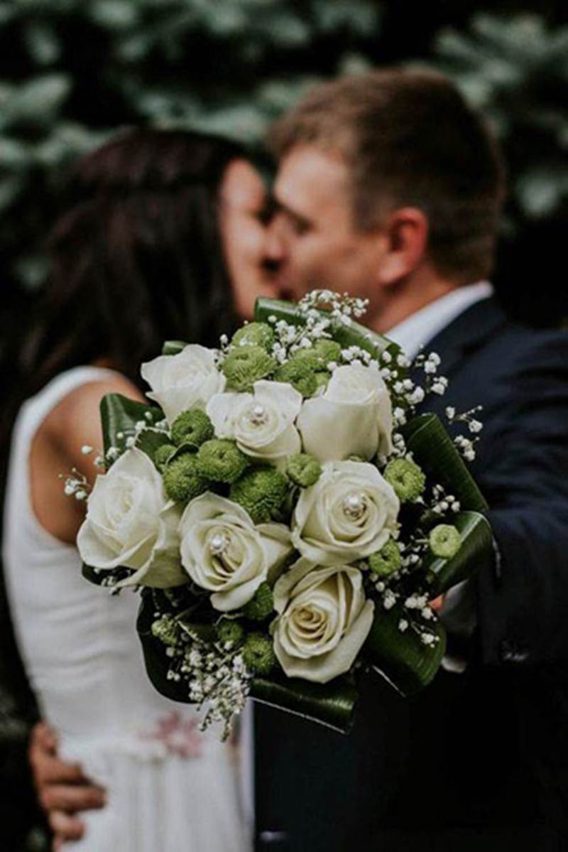 kissing-wedding-couple.jpg