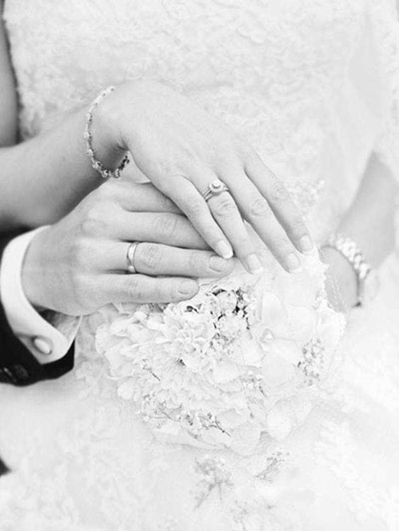 wedding-couple-bouquet-love.jpg