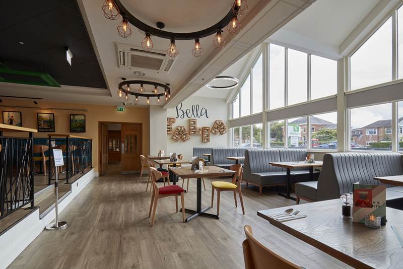 bella-italia-restaurant-sitting-area.jpg