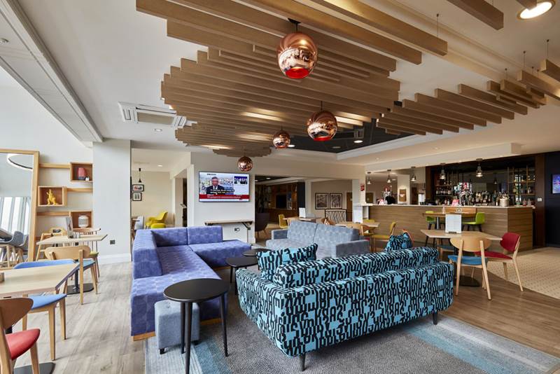 holiday-inn-leicester-wigston-lobby.jpg (1)