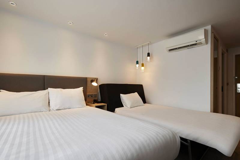 holiday-inn-leicester-family-room-with-cot.jpg