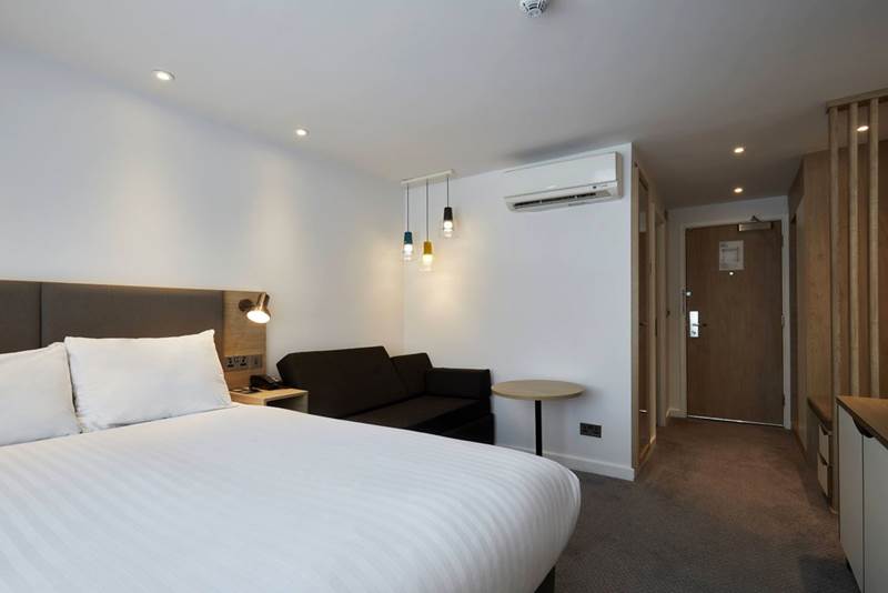 holiday-inn-leicester-family-bedroom.jpg