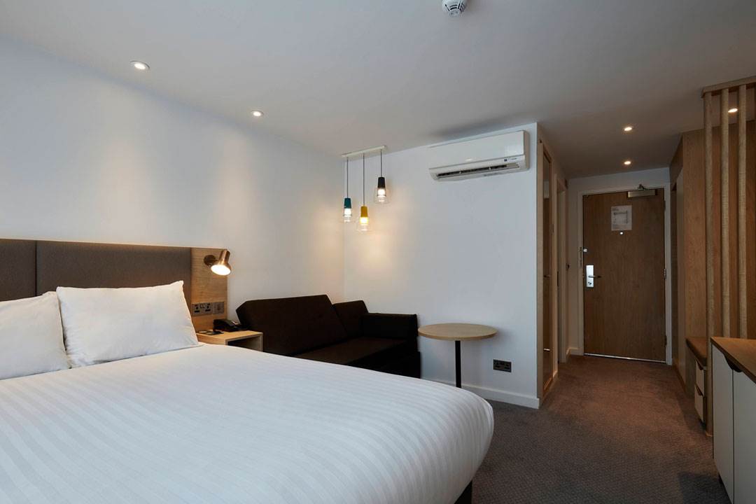 Family Rooms in Leicester holiday-inn-leicester-wigston-family-room.jpg (1)