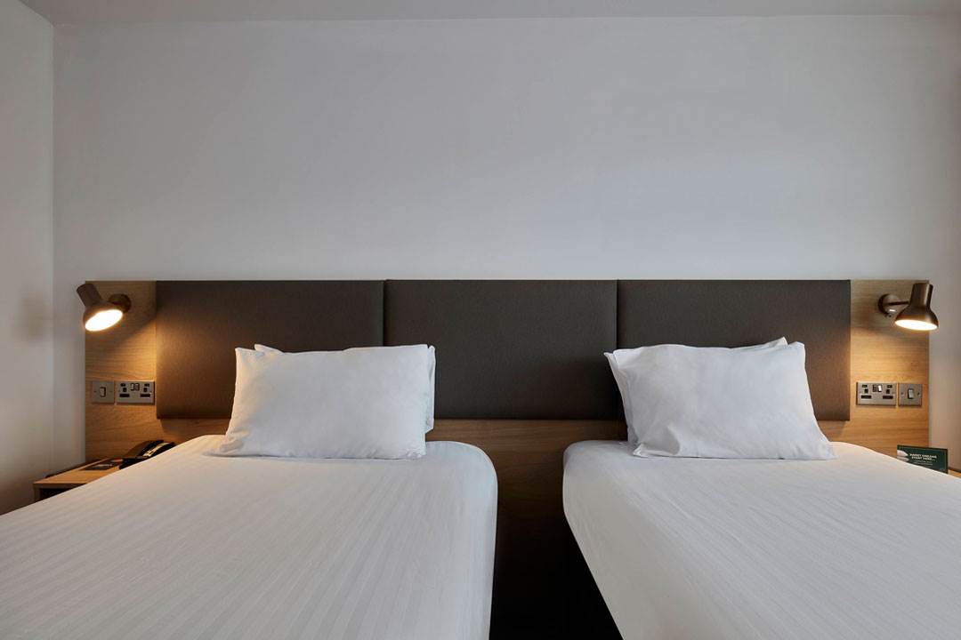 Standard Rooms in Leicester holiday-inn-leicester-wigston-twin-bed.jpg