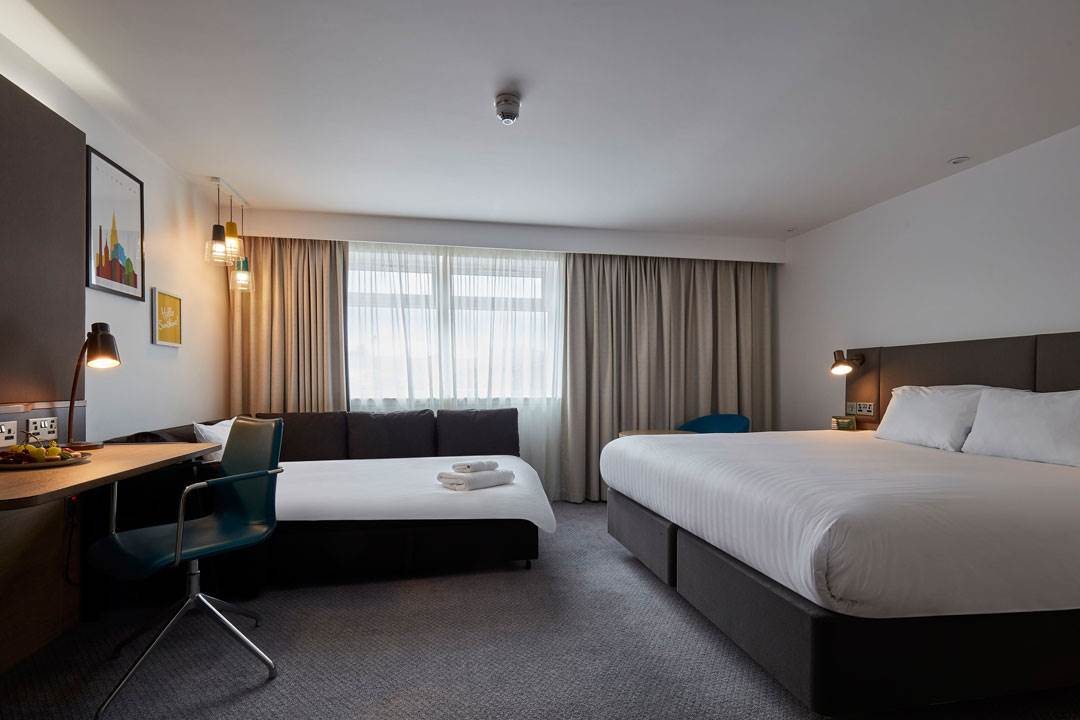 Executive Rooms in Leicester holiday-inn-leicester-wigston-premium-bedroom-with-cot.jpg
